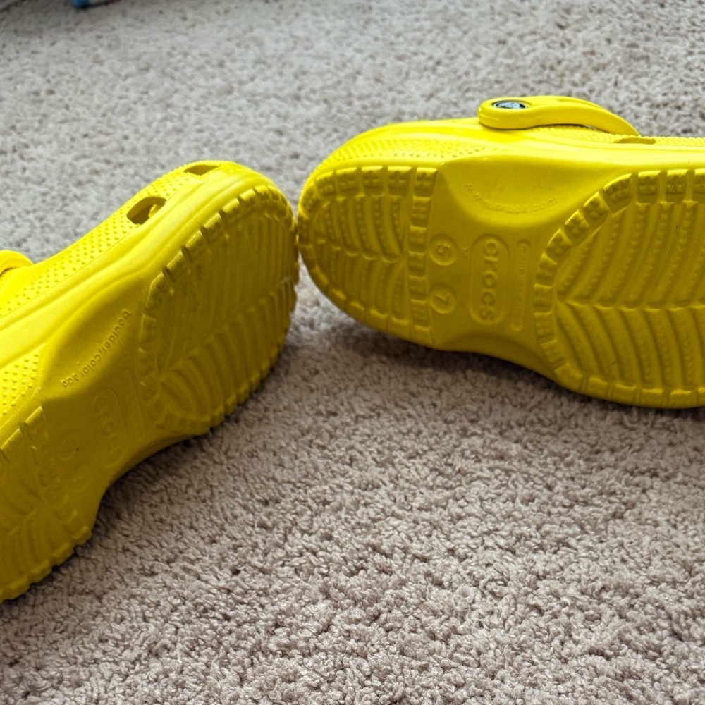 Crocs women’s yellow Crocs - Picture 4 of 4